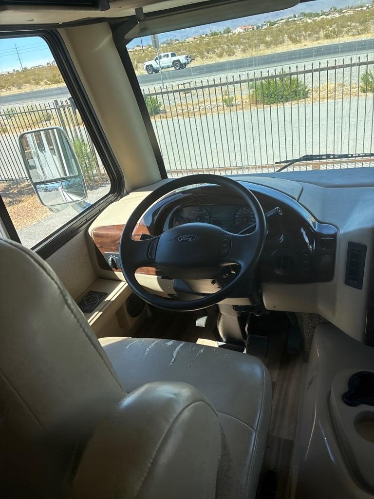 2017 Ford F-53 - Photo 19