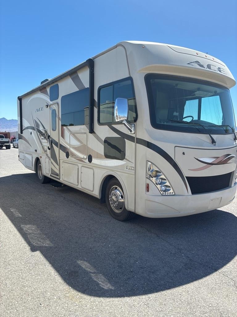 2017 Ford F-53 - Photo 25