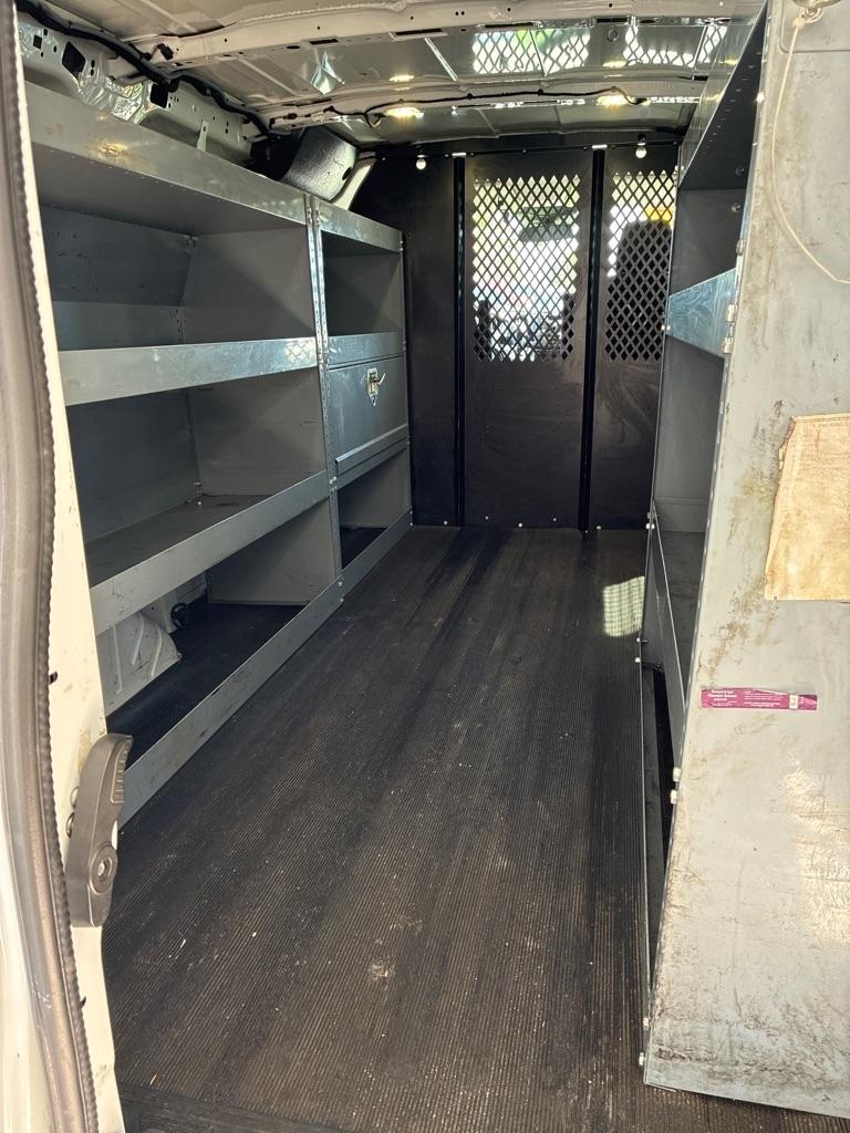 Ford Transit 250 Van Low Roof 60/40 Pass.130-in. WB 2017