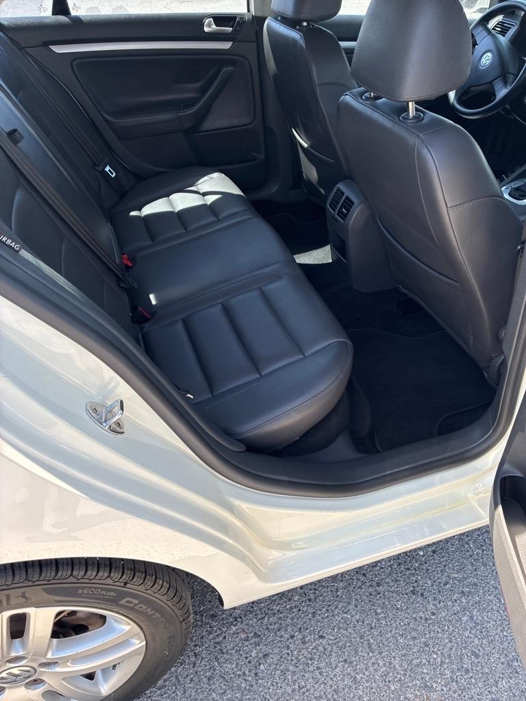 Volkswagen Jetta 2.5L w/ Pkg. 1 & Sunroof 2007