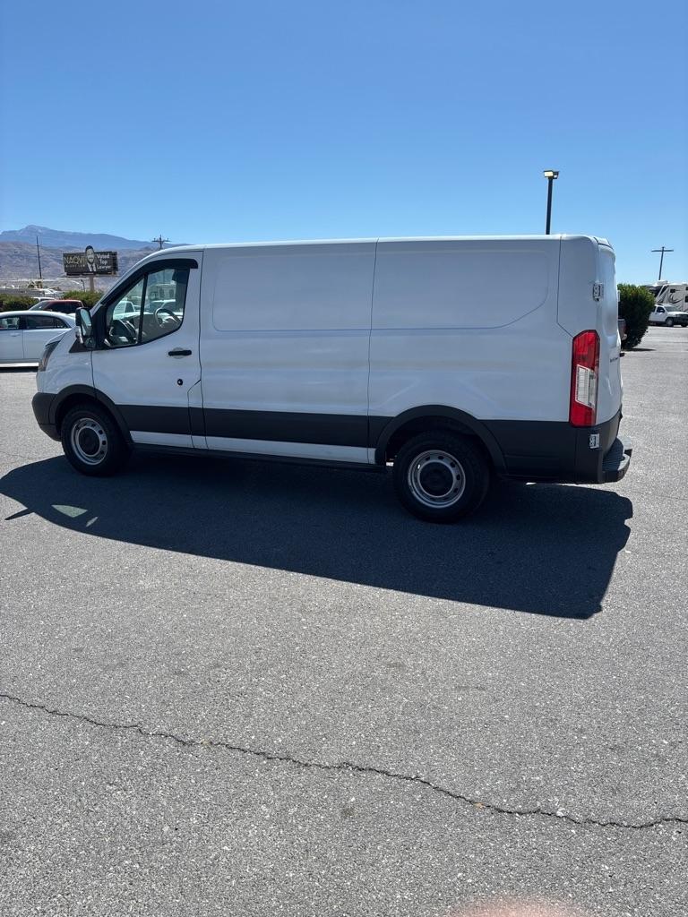 Ford Transit 150 Van Low Roof w/Sliding Pass. 130-in. WB 2017
