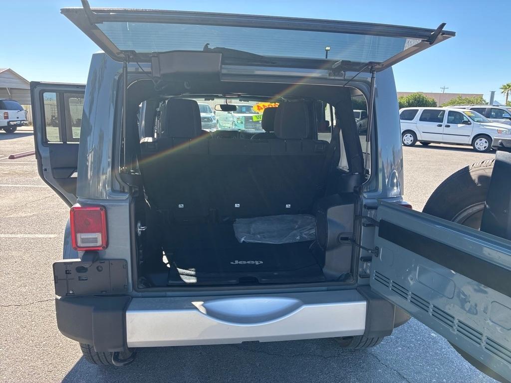 Jeep Wrangler Unlimited Sahara 4WD 2014