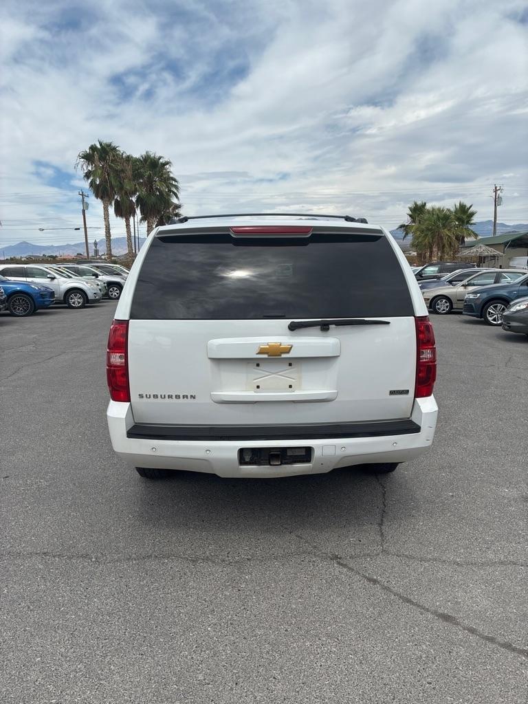 Chevrolet Suburban LT 1500 4WD 2012