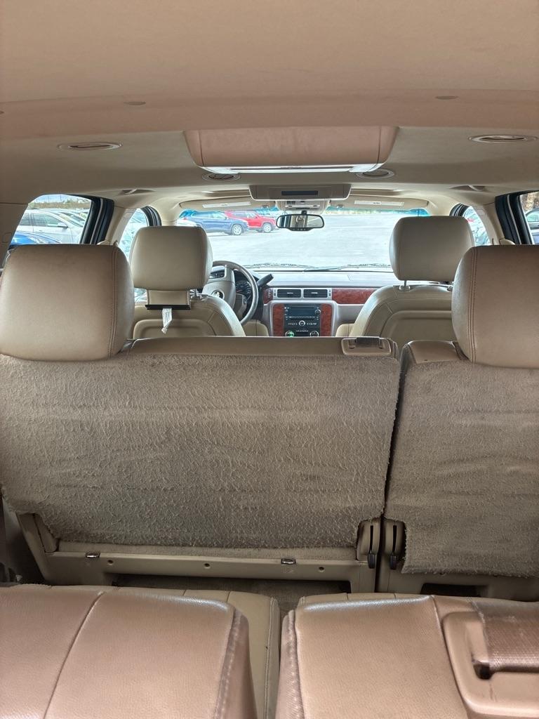 Chevrolet Suburban LT 1500 4WD 2012