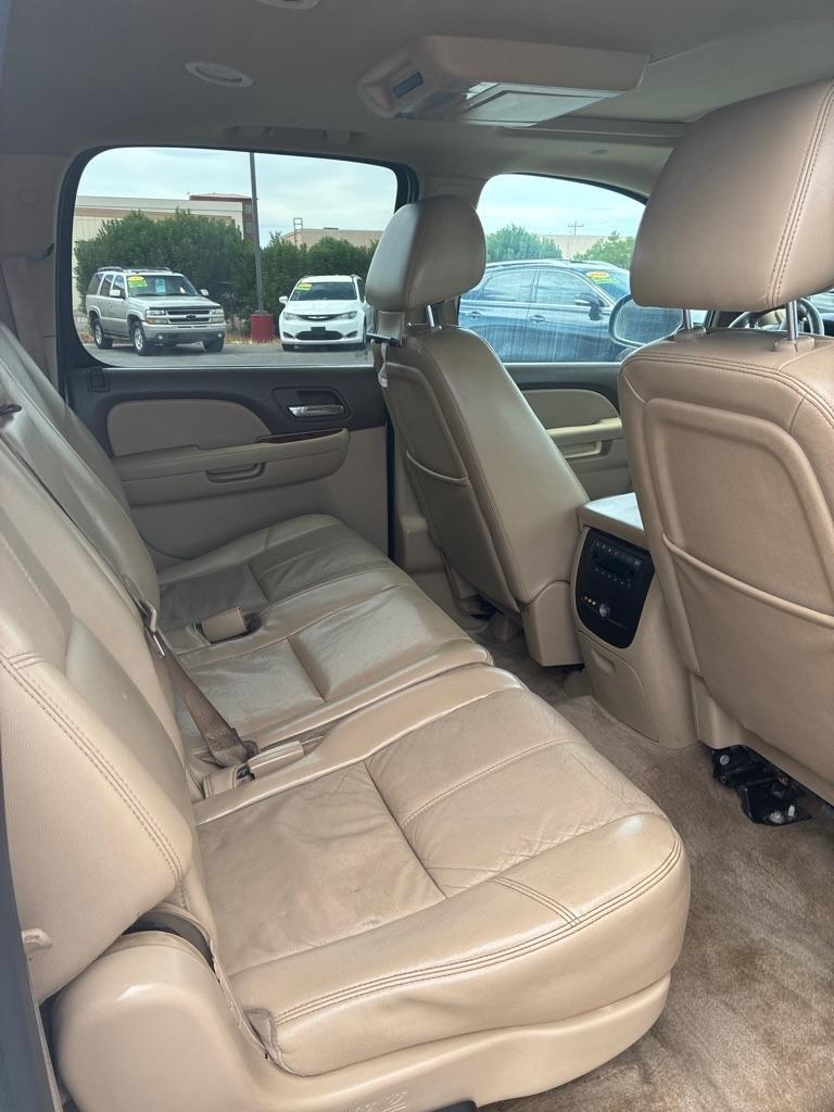 Chevrolet Suburban LT 1500 4WD 2012