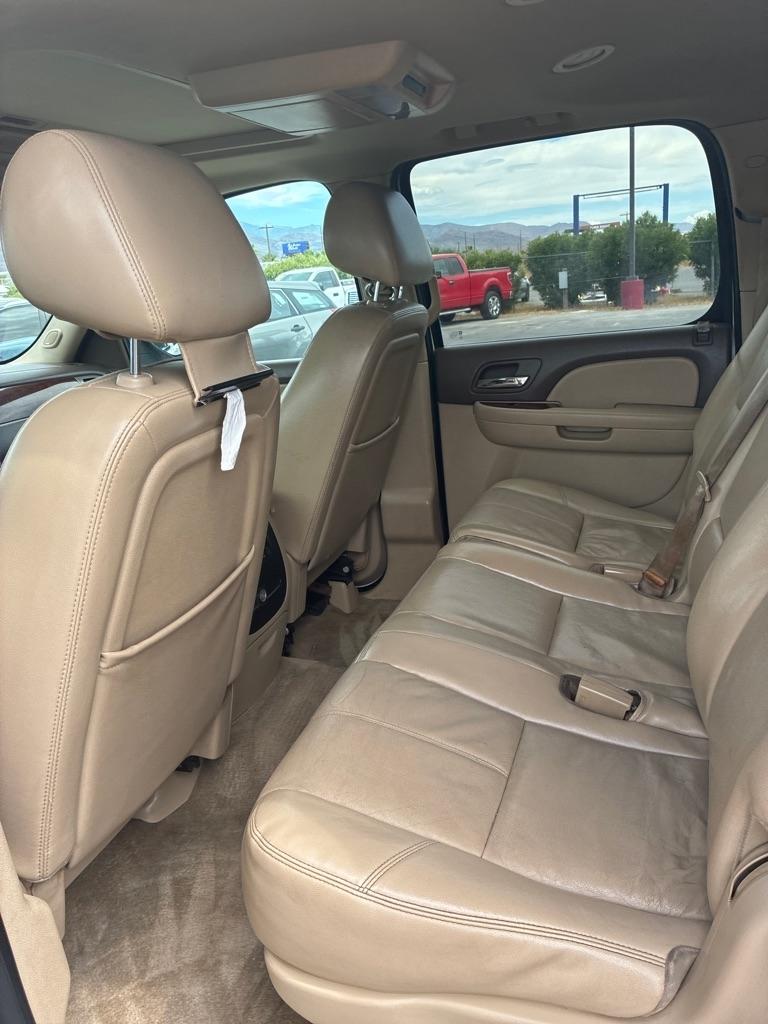 Chevrolet Suburban LT 1500 4WD 2012