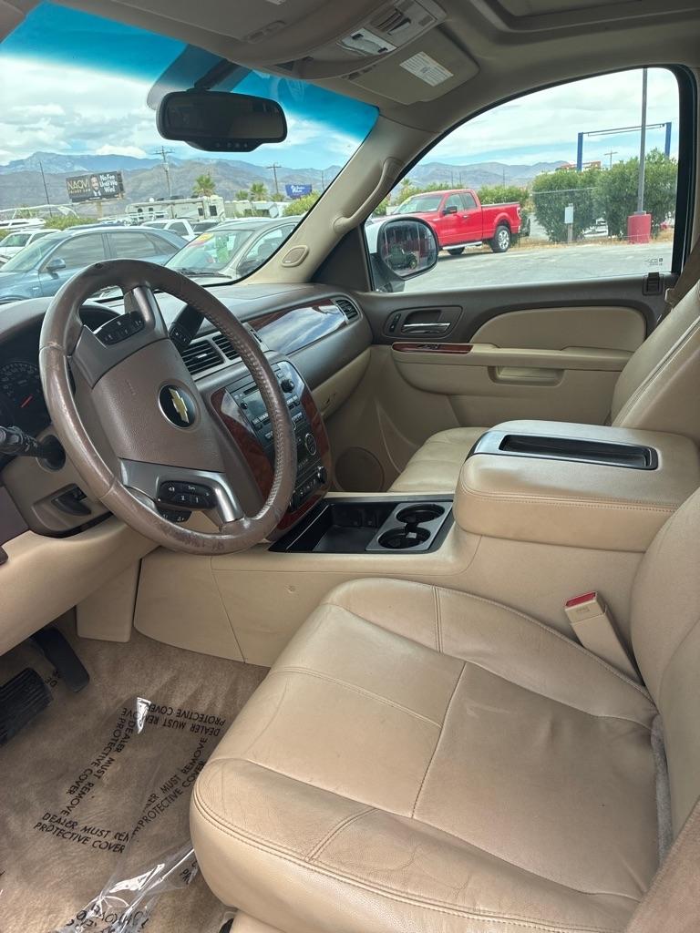 Chevrolet Suburban LT 1500 4WD 2012