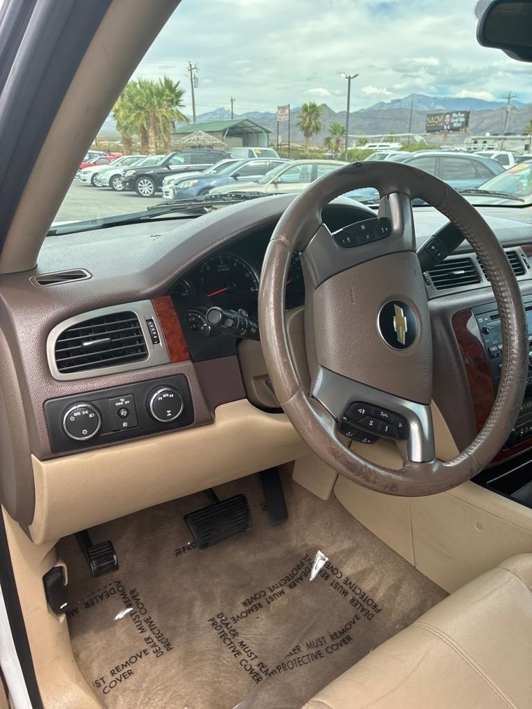 Chevrolet Suburban LT 1500 4WD 2012
