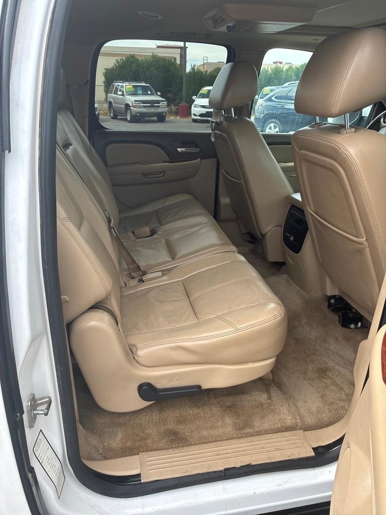 Chevrolet Suburban LT 1500 4WD 2012