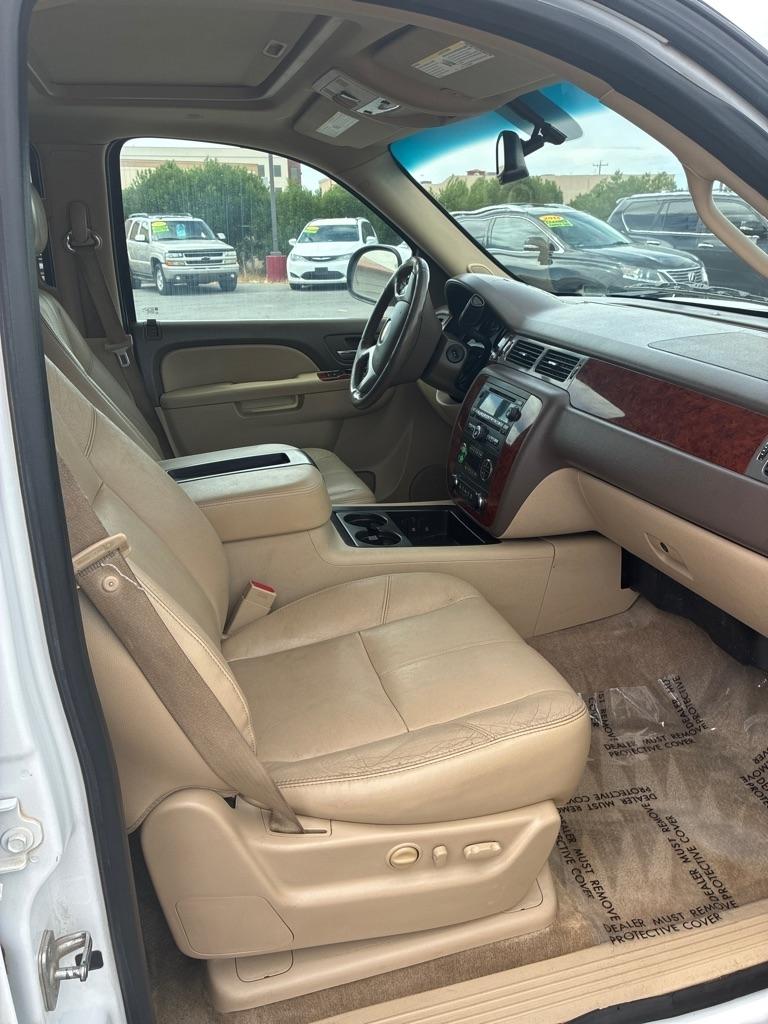 Chevrolet Suburban LT 1500 4WD 2012
