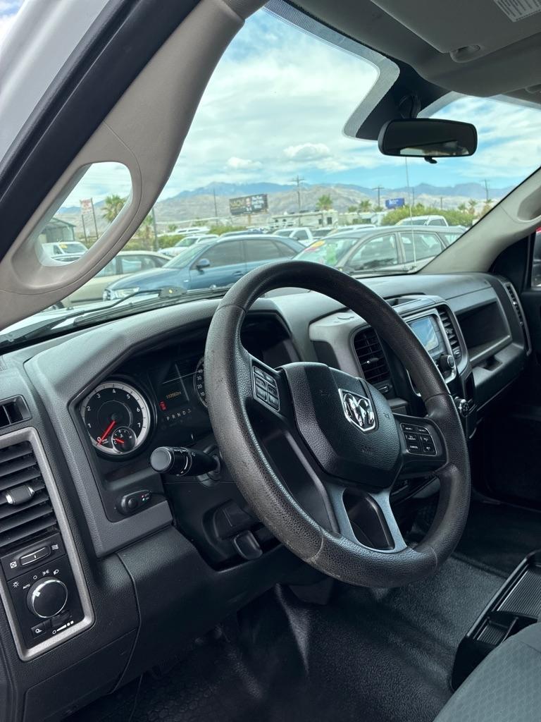 RAM 1500 Tradesman Crew Cab SWB 4WD 2017