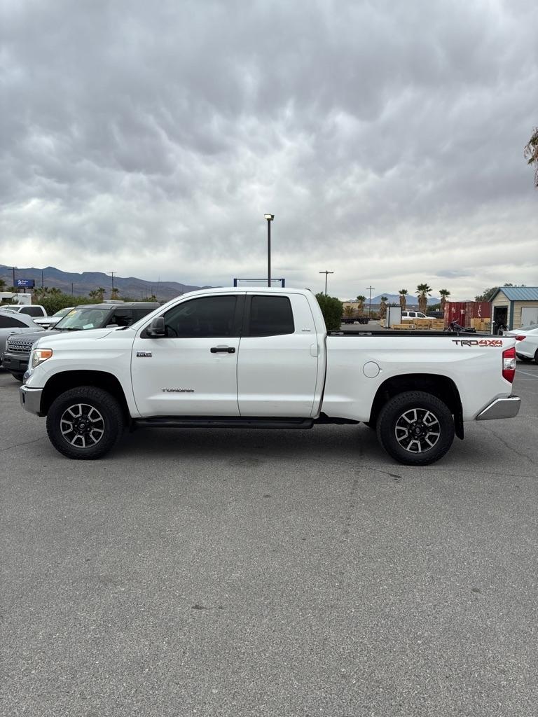 Toyota Tundra SR5 5.7L V8 Double Cab 4WD 2016