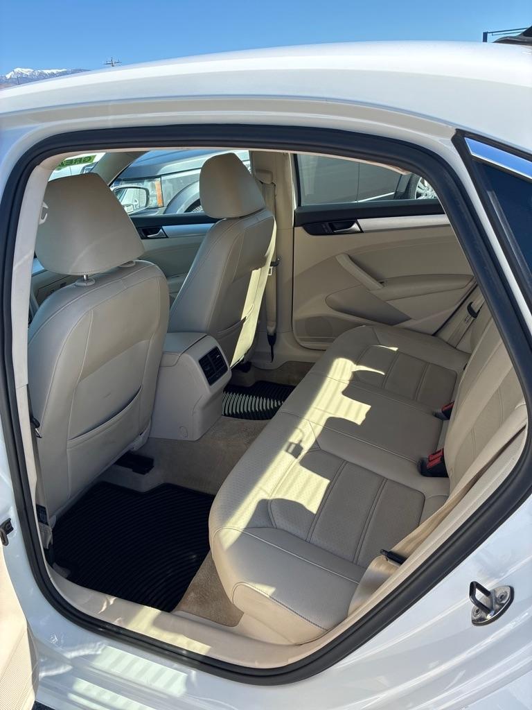 Volkswagen Passat 2.5L SE AT 2013