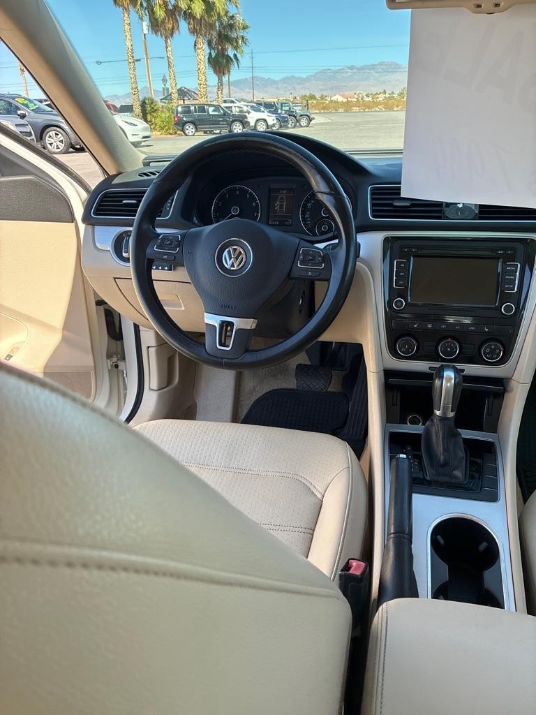 Volkswagen Passat 2.5L SE AT 2013