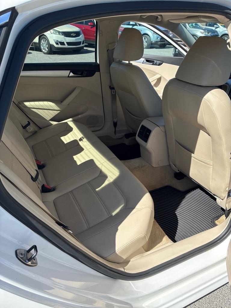 Volkswagen Passat 2.5L SE AT 2013