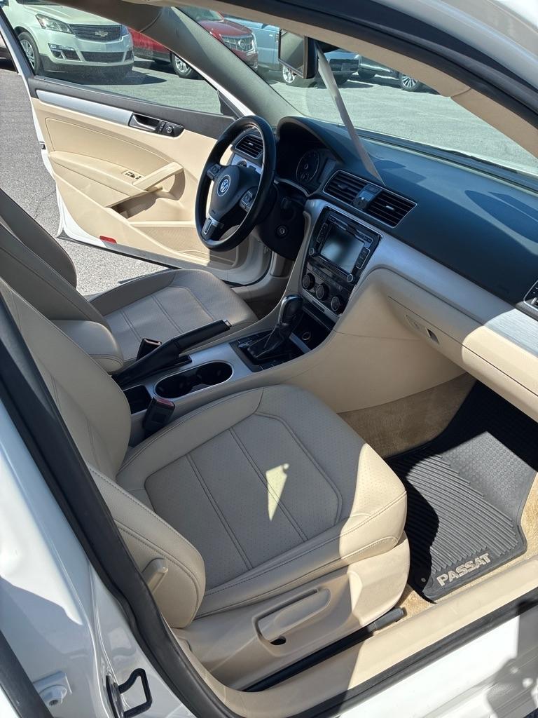 Volkswagen Passat 2.5L SE AT 2013