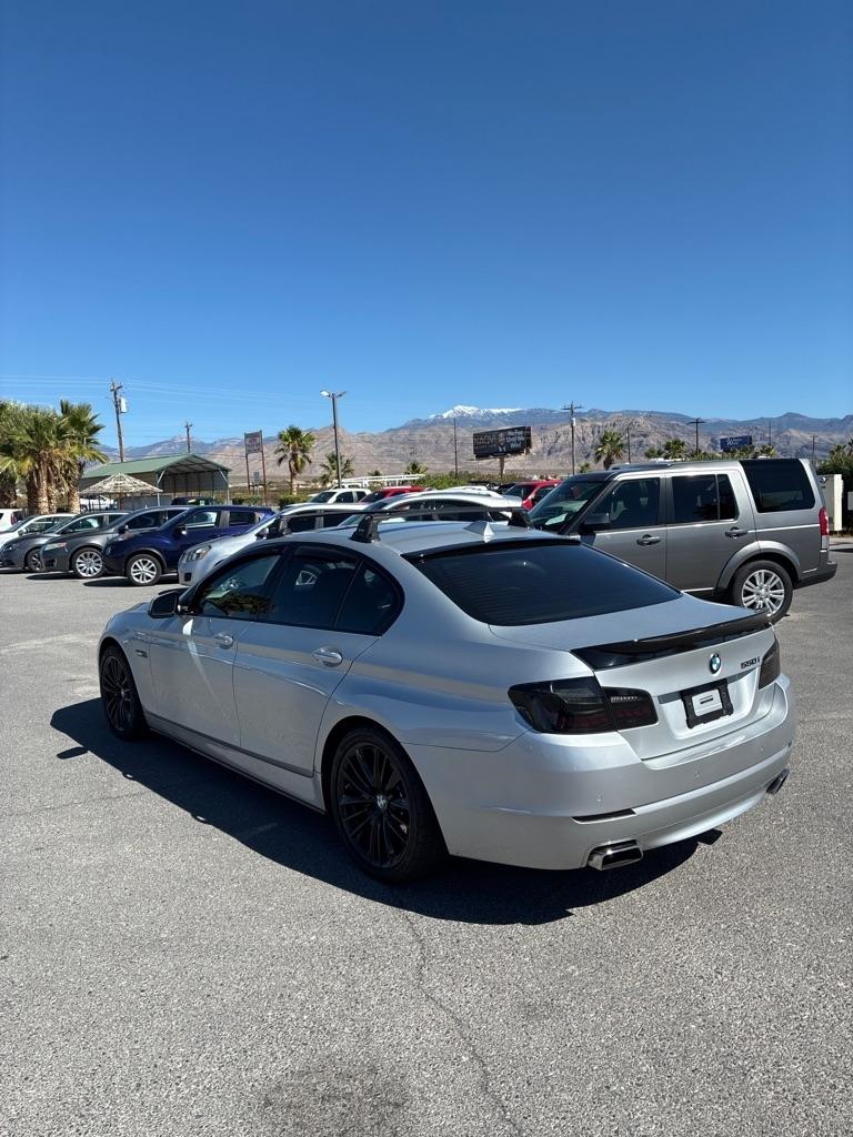 BMW 5-Series 550i 2011