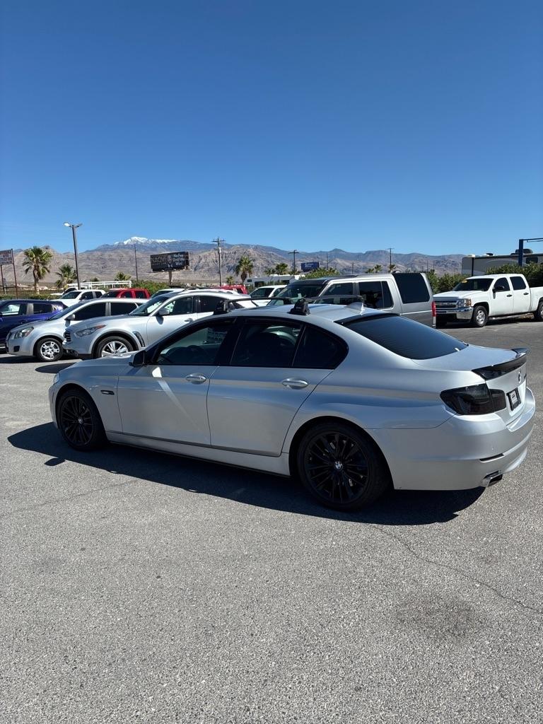 BMW 5-Series 550i 2011