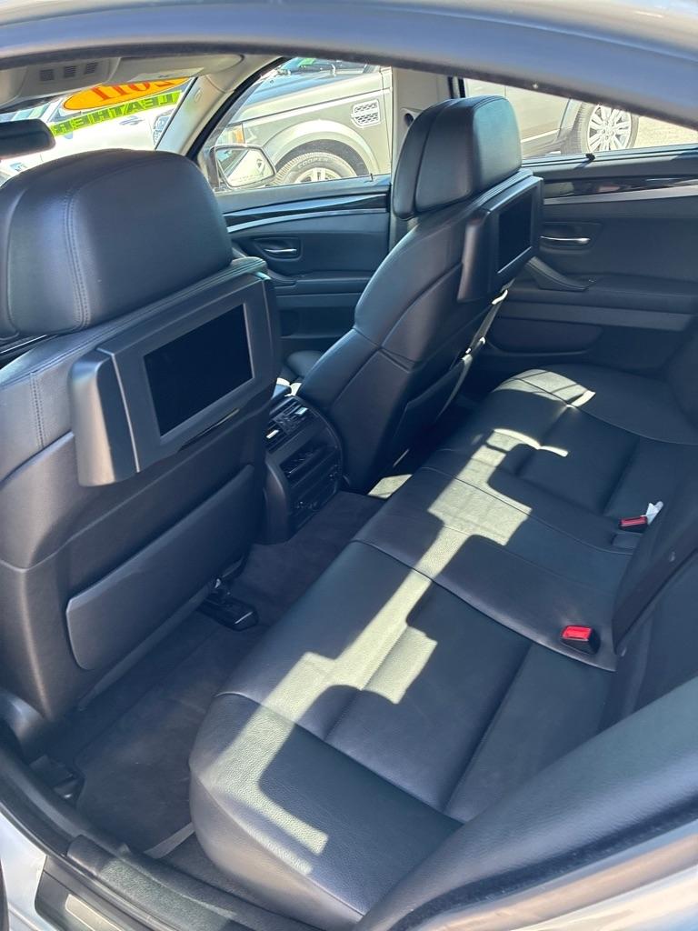 BMW 5-Series 550i 2011