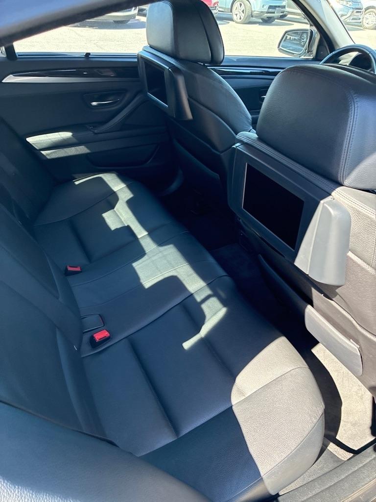 BMW 5-Series 550i 2011