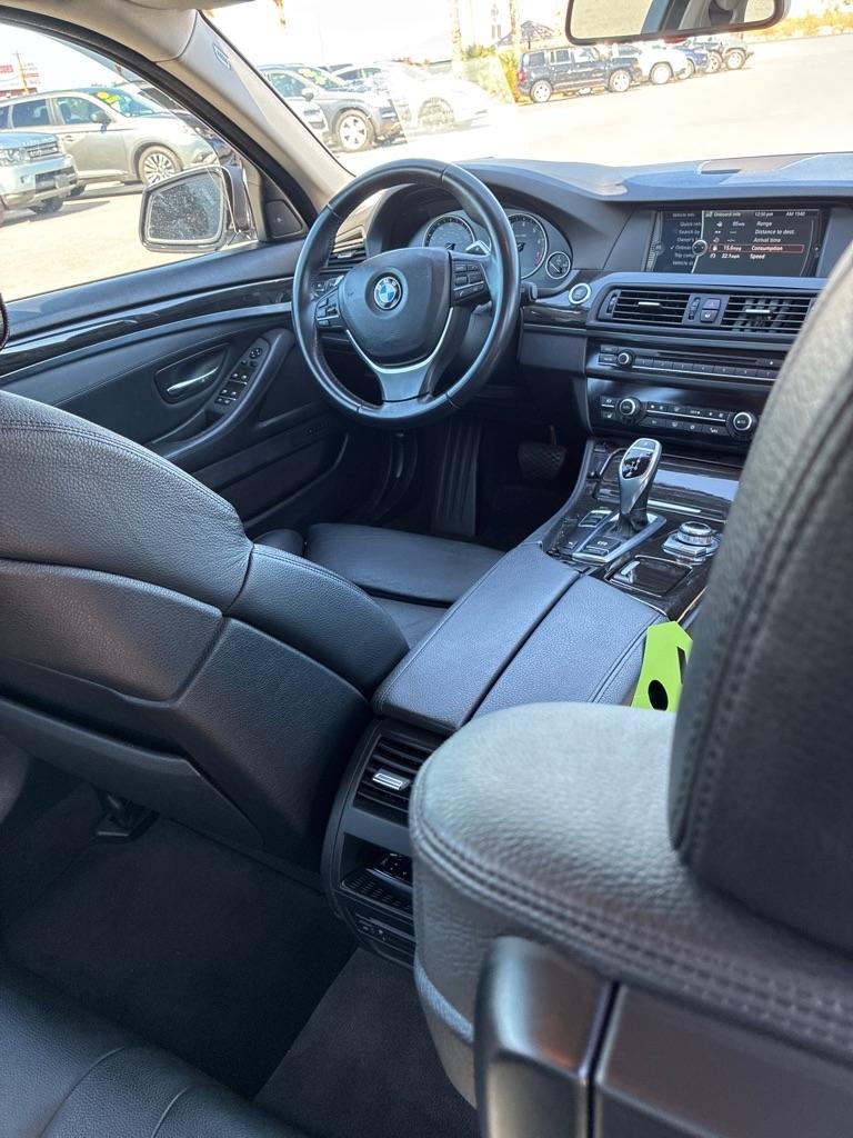 BMW 5-Series 550i 2011
