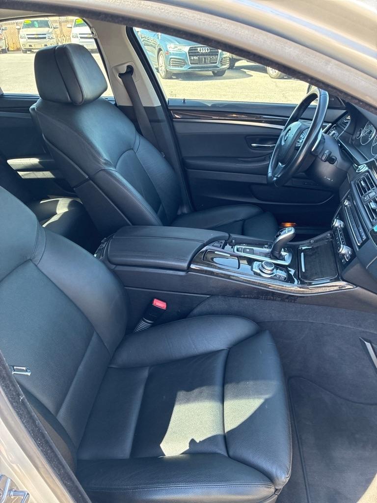 BMW 5-Series 550i 2011