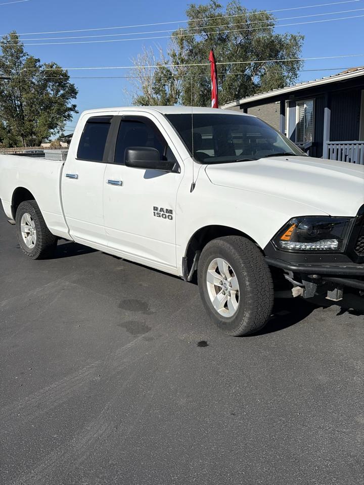 RAM 1500 2WD Quad Cab 140.5" SLT 2016