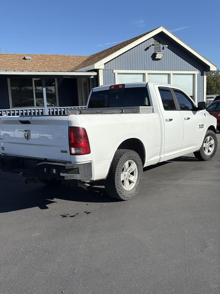 RAM 1500 2WD Quad Cab 140.5" SLT 2016