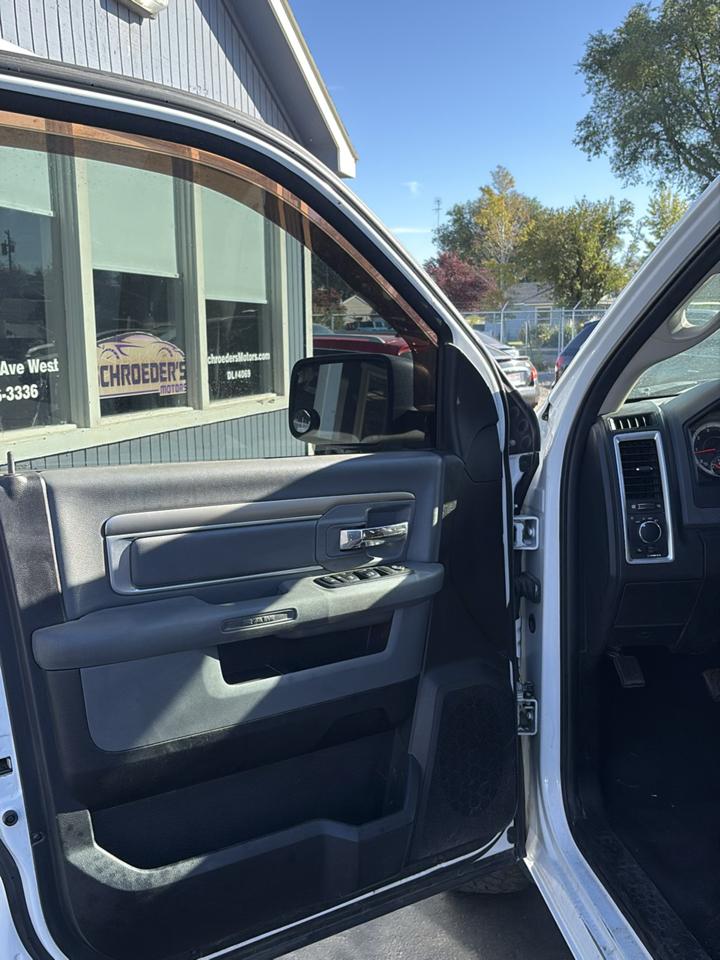 RAM 1500 2WD Quad Cab 140.5" SLT 2016
