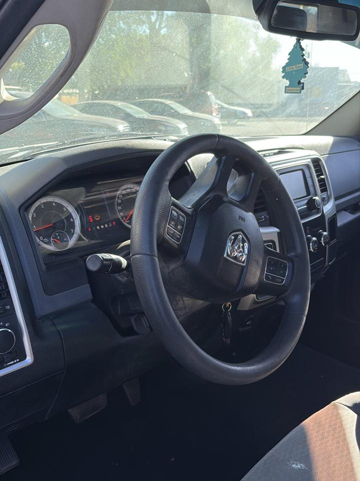 RAM 1500 2WD Quad Cab 140.5" SLT 2016