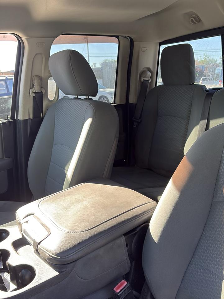 RAM 1500 2WD Quad Cab 140.5" SLT 2016
