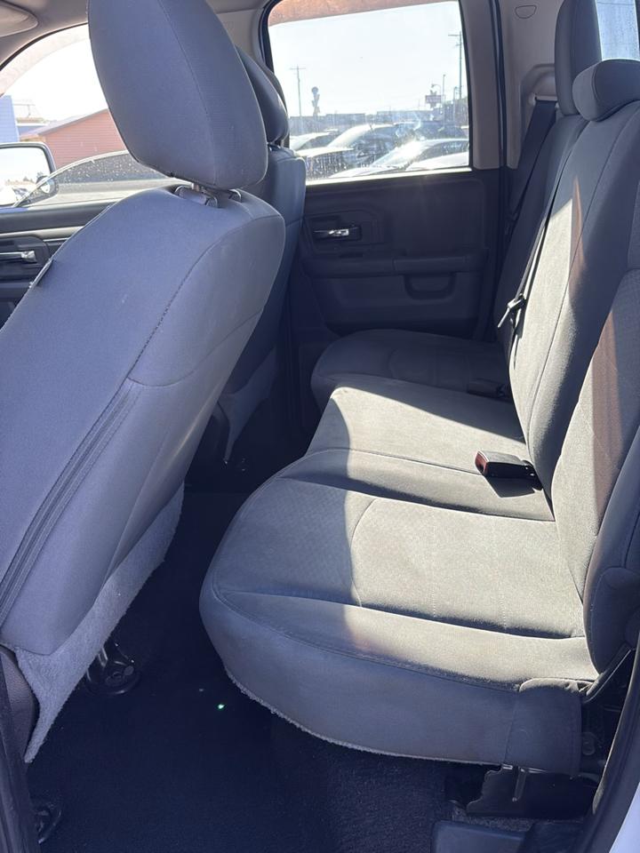 RAM 1500 2WD Quad Cab 140.5" SLT 2016