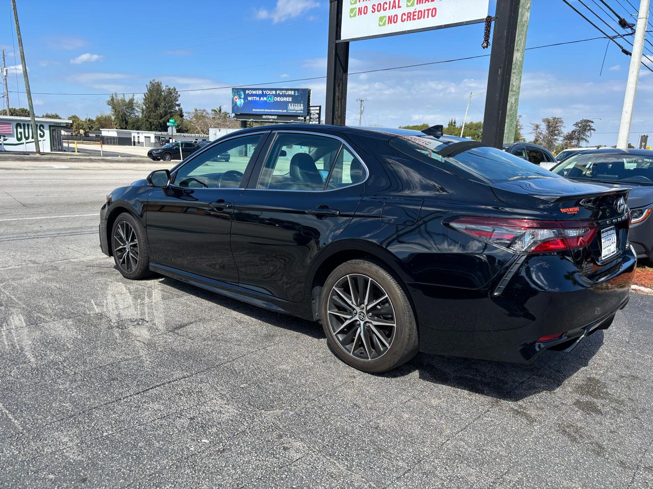 Toyota Camry SE 2022