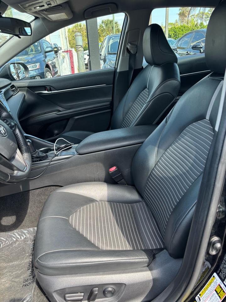 Toyota Camry SE 2022