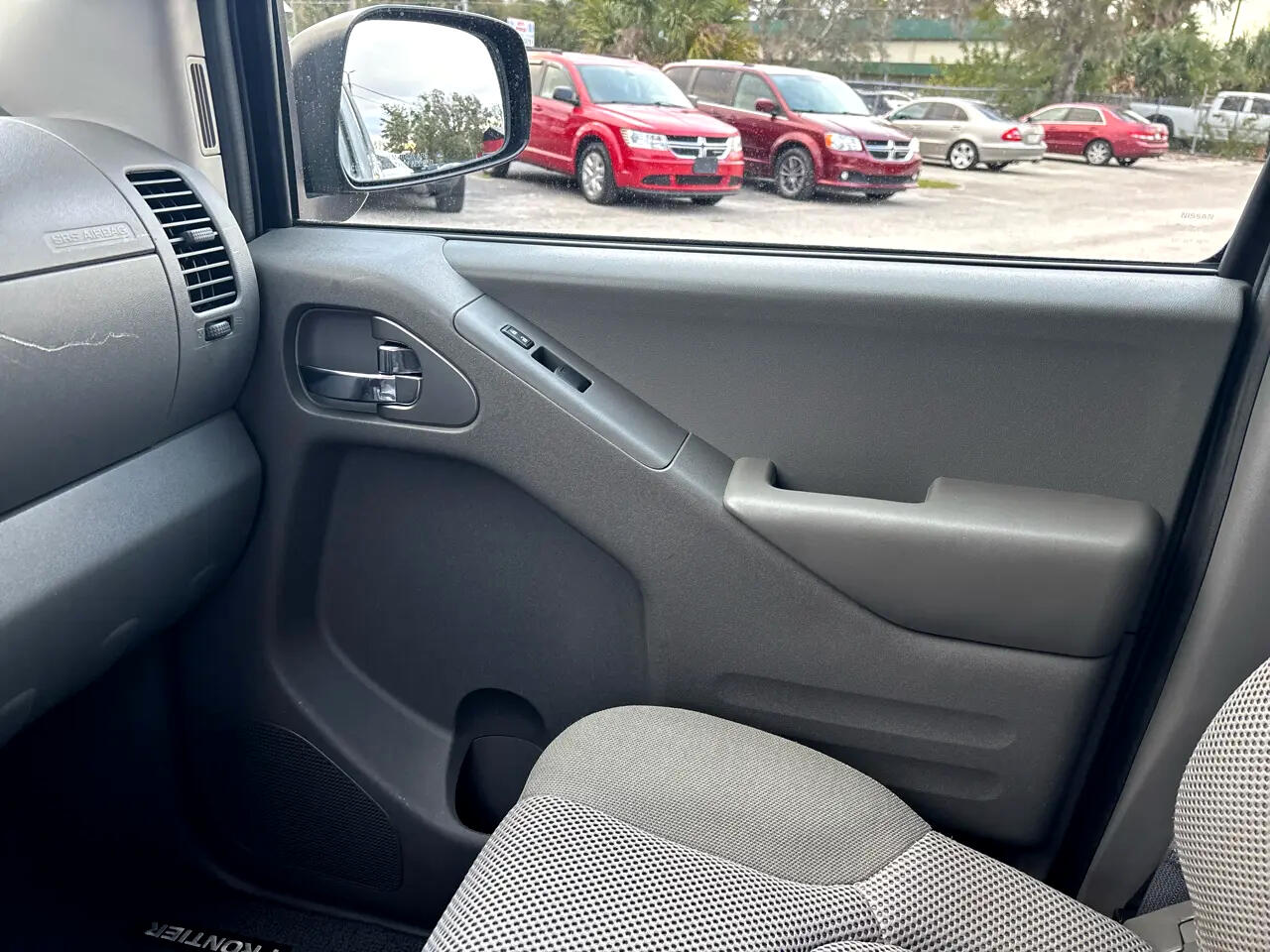 2019 Nissan Frontier S Crew Cab photo 4