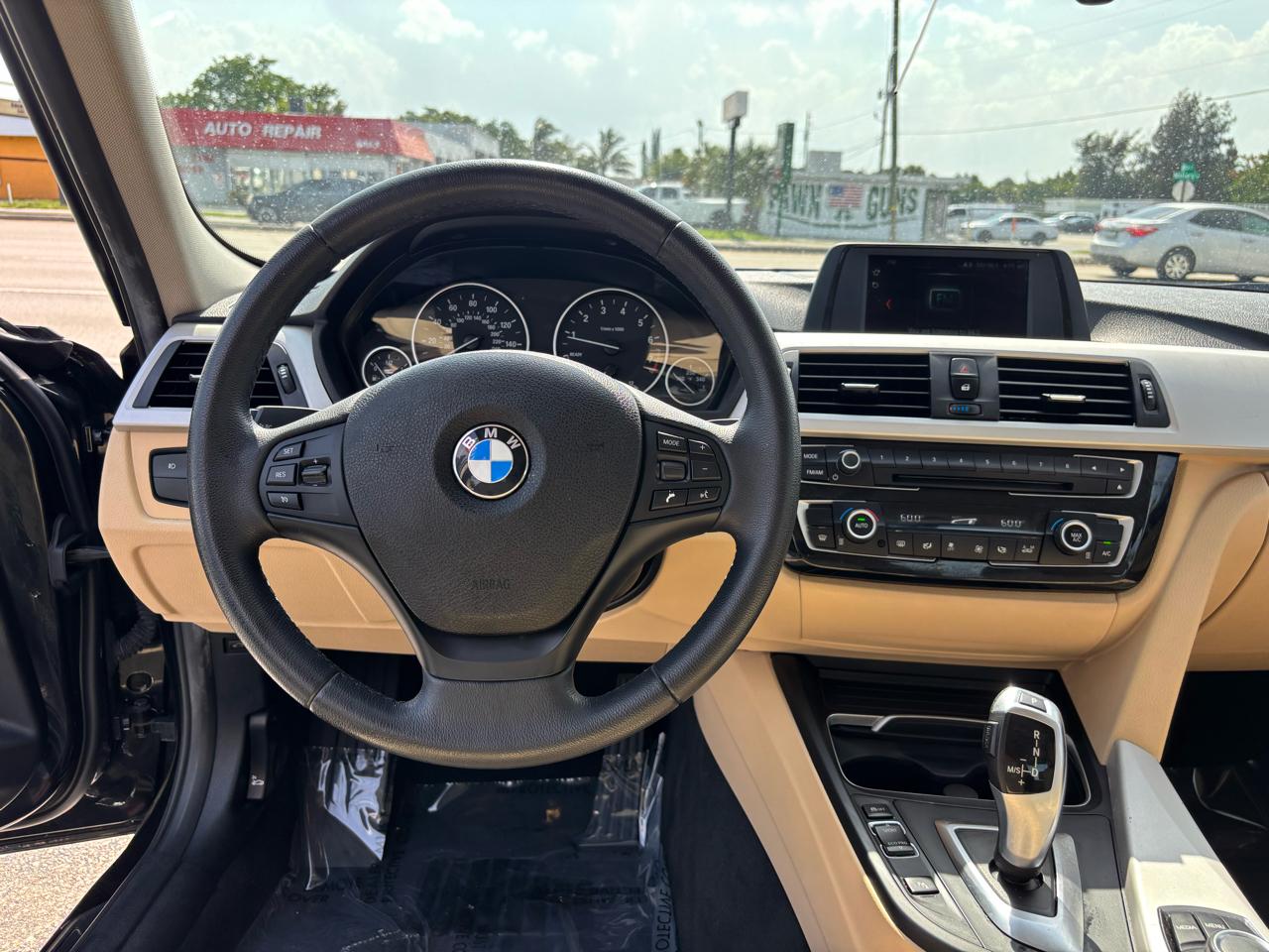 BMW 3-Series 320i Sedan 2018