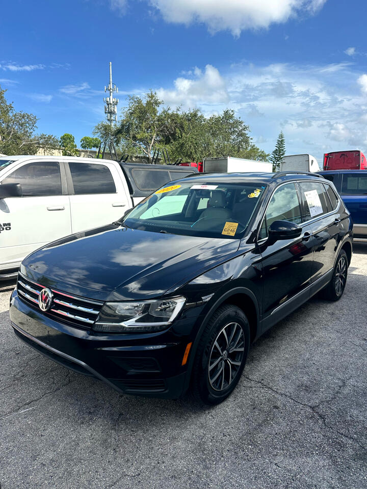 2020 Volkswagen Tiguan SE photo 2