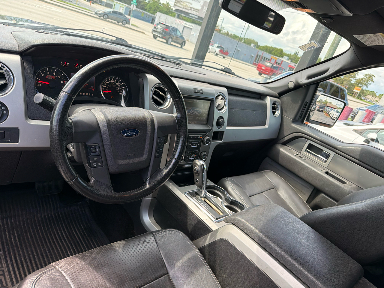 2014 Ford F-150 Platinum photo 3