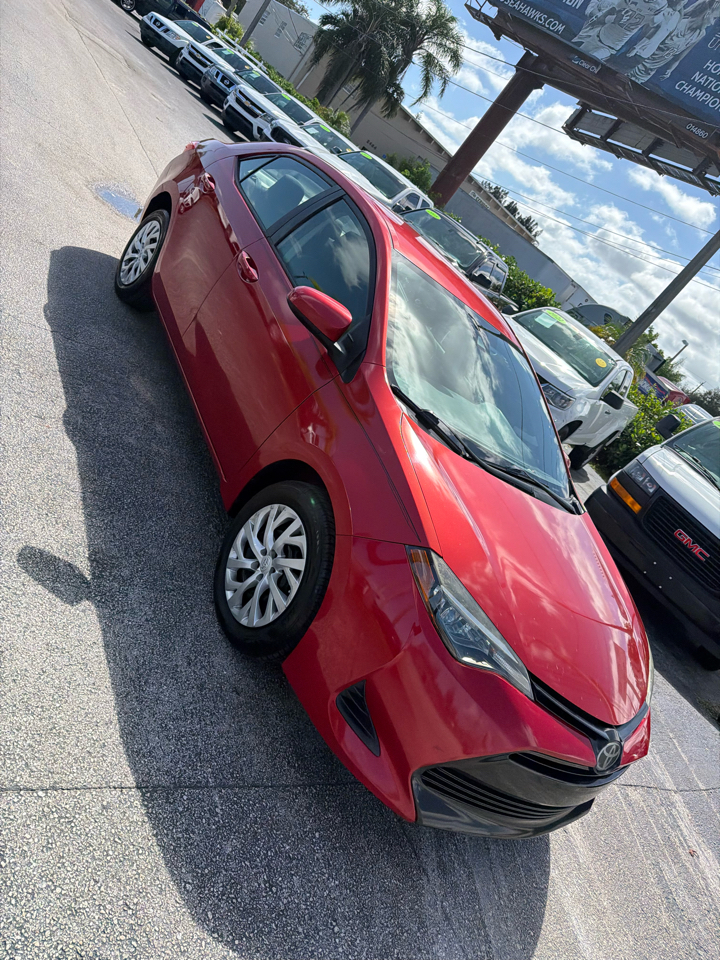 2019 Toyota Corolla XLE photo 3