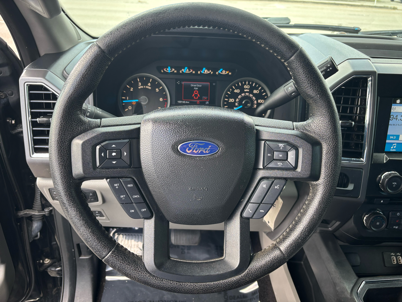 2016 Ford F-150 XLT photo 4