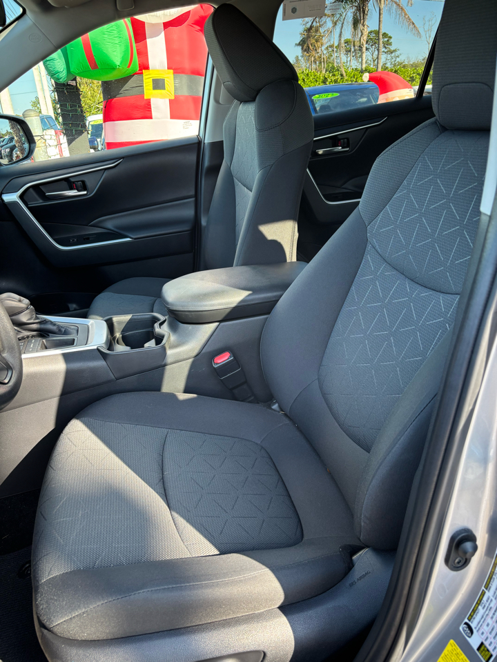 Toyota RAV4 XLE 2021