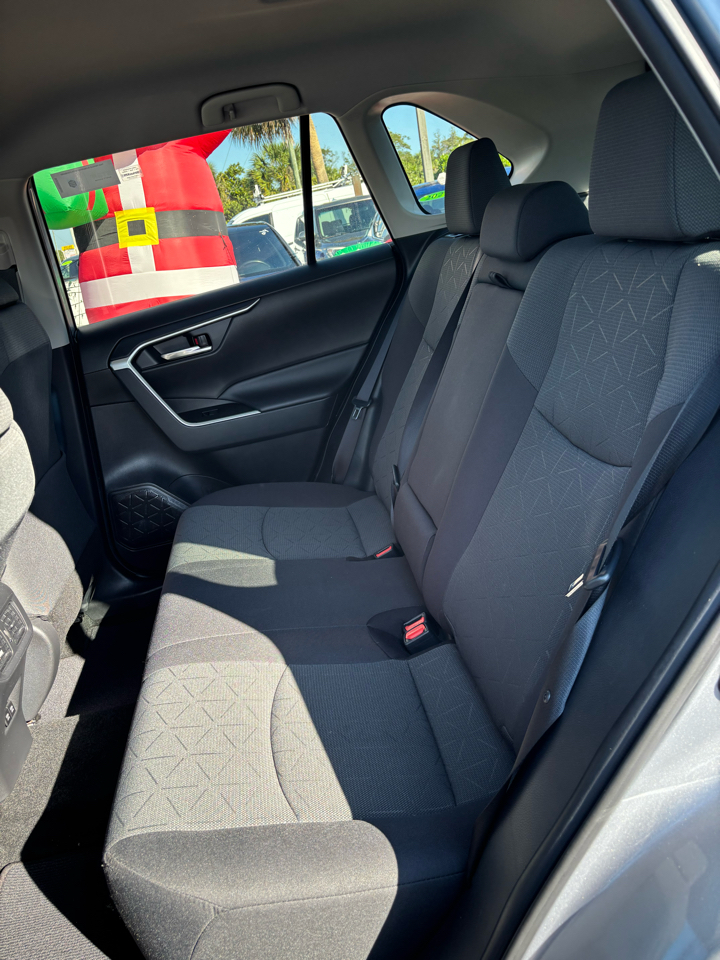 Toyota RAV4 XLE 2021