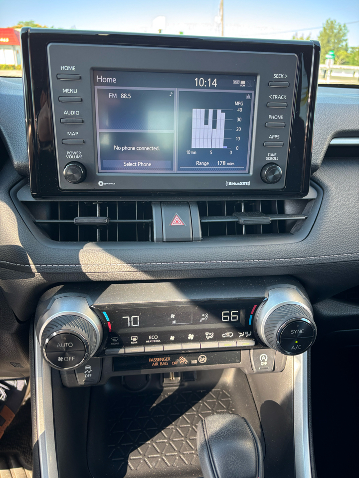 Toyota RAV4 XLE 2021