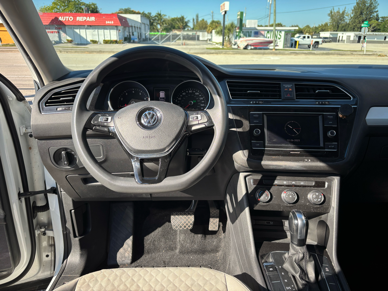 Volkswagen Tiguan S 2019