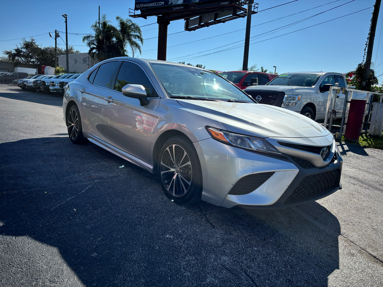 Toyota Camry SE 2020