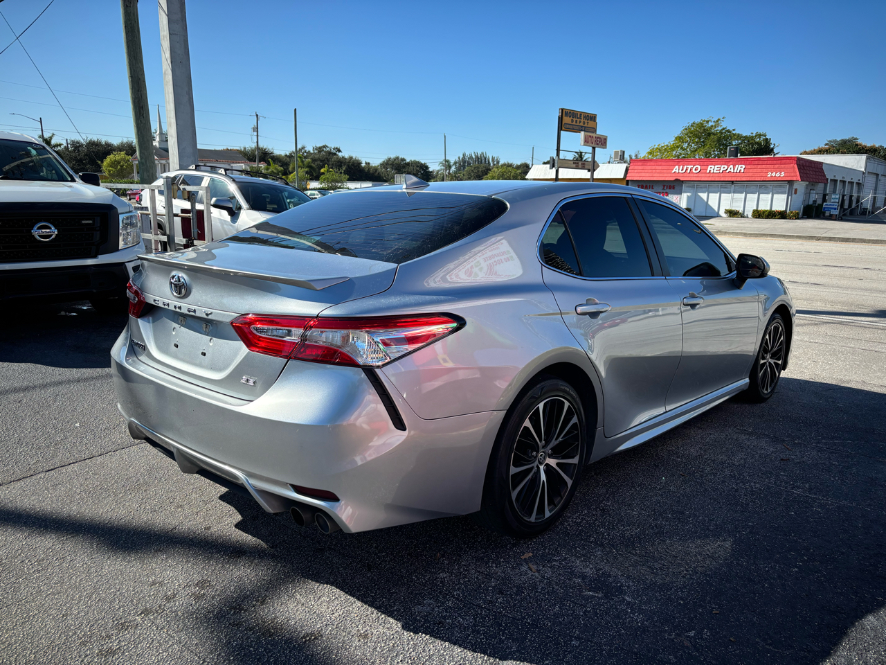 Toyota Camry SE 2020