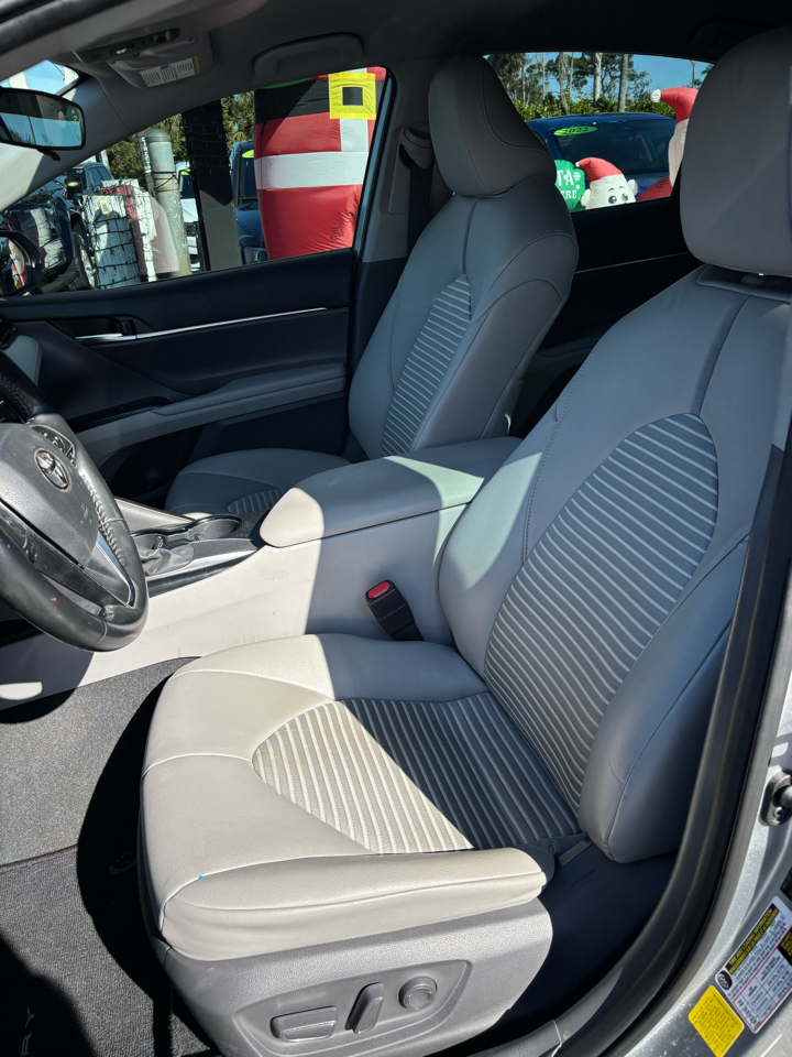 Toyota Camry SE 2020