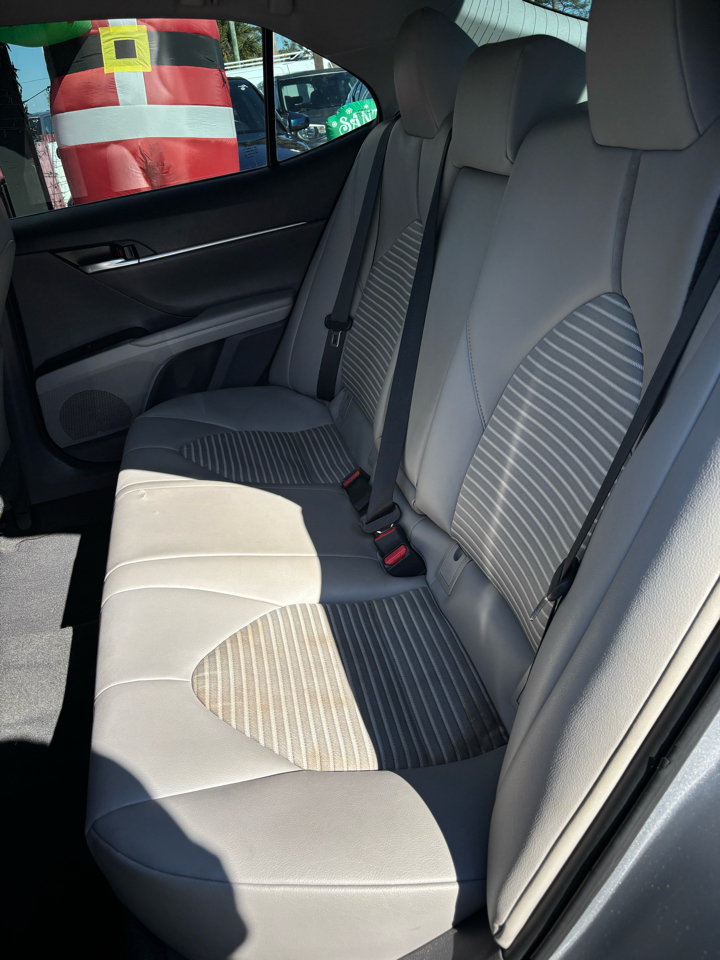 Toyota Camry SE 2020