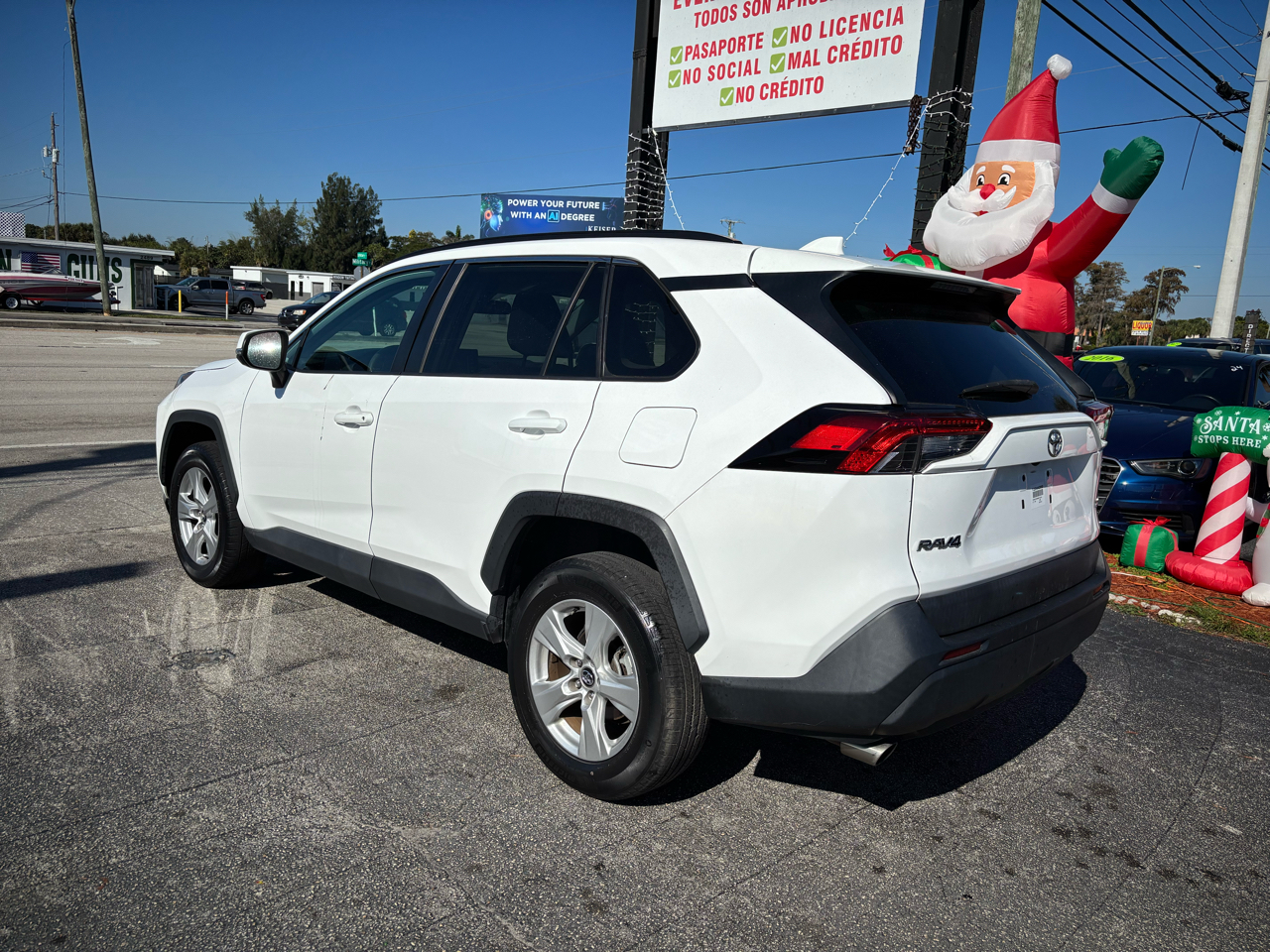 Toyota RAV4 XLE 2021