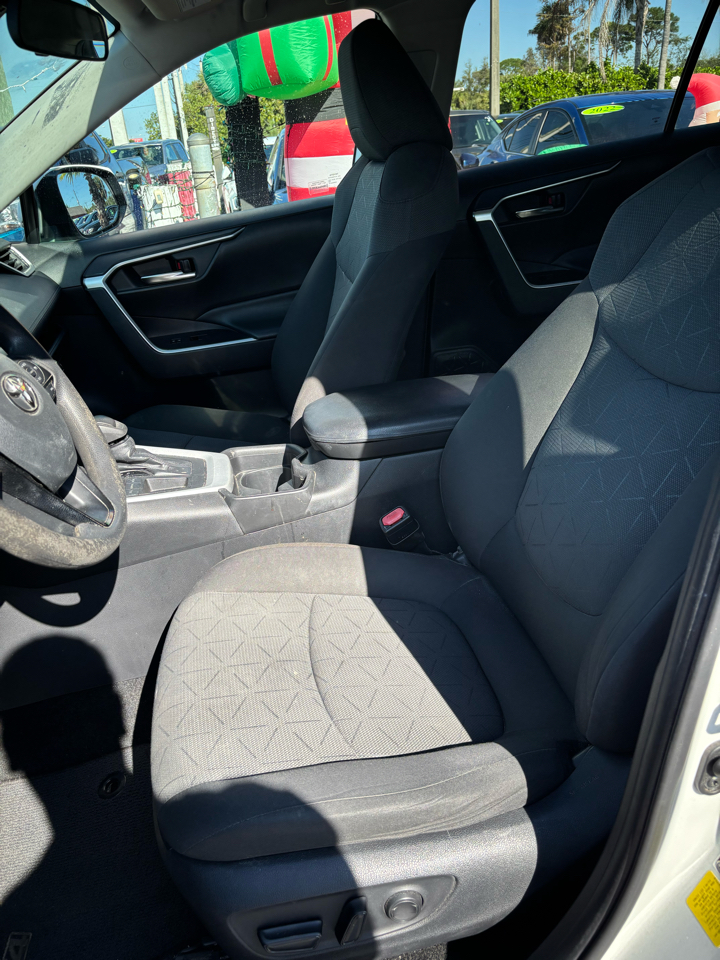 Toyota RAV4 XLE 2021